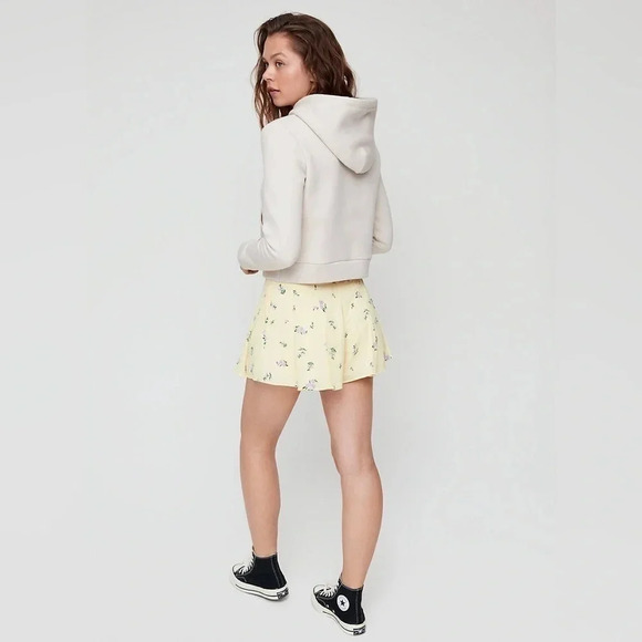 Aritzia - Little Moon Yellow Westley Shorts - Picture 5 of 13